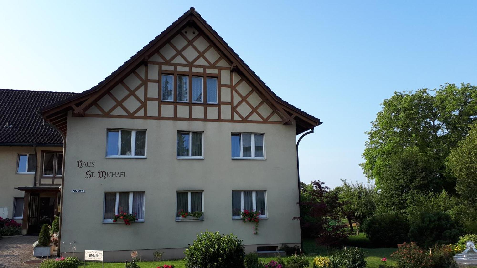 Haus St.Michael Hotel Dozwil Exterior photo